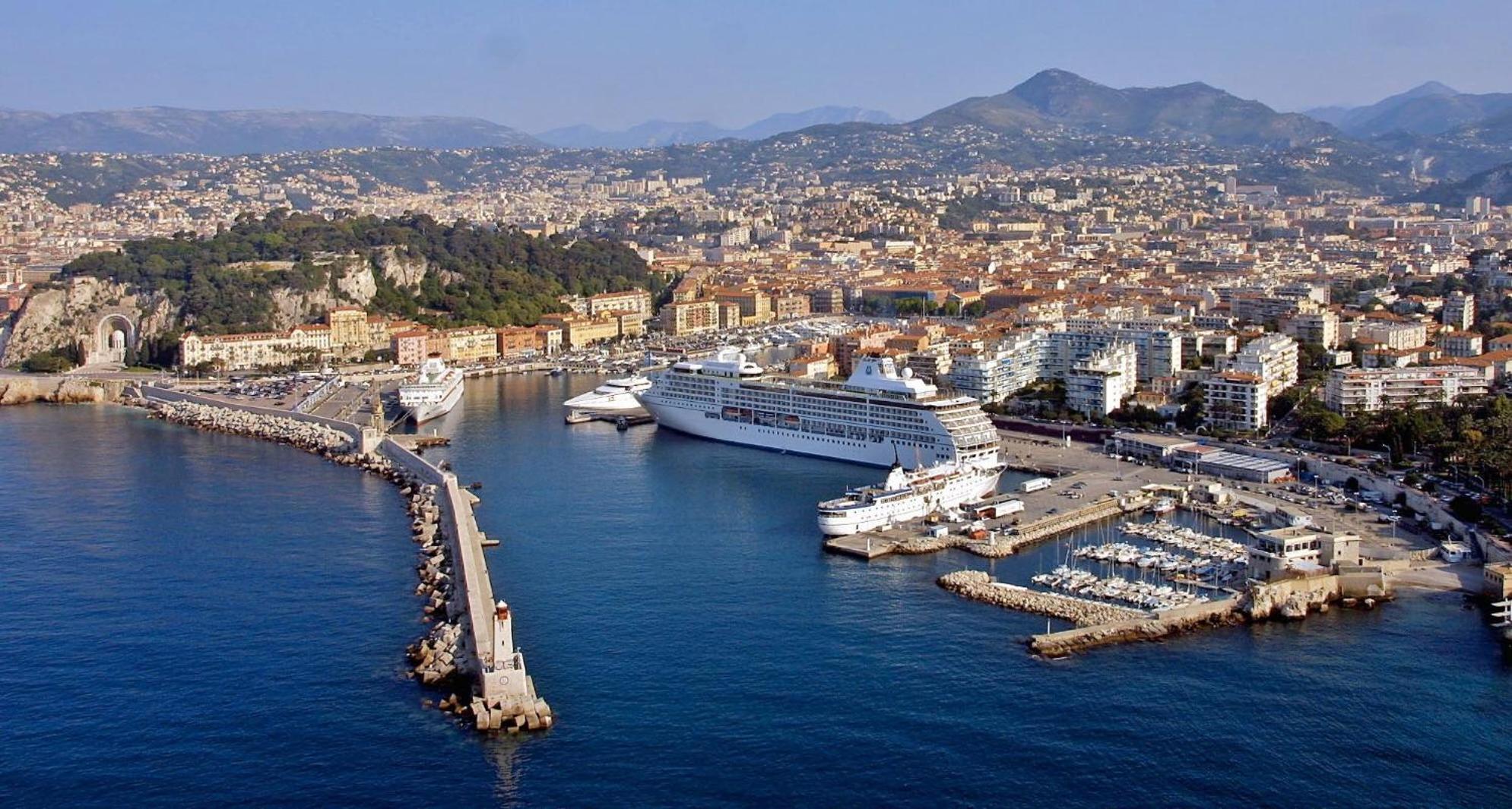 En Bord De * Nice